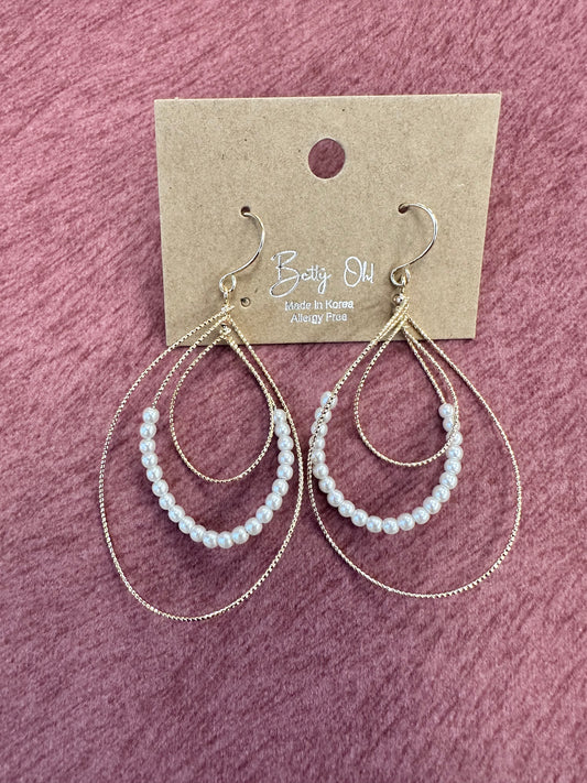 Twist of Pearl Earrings